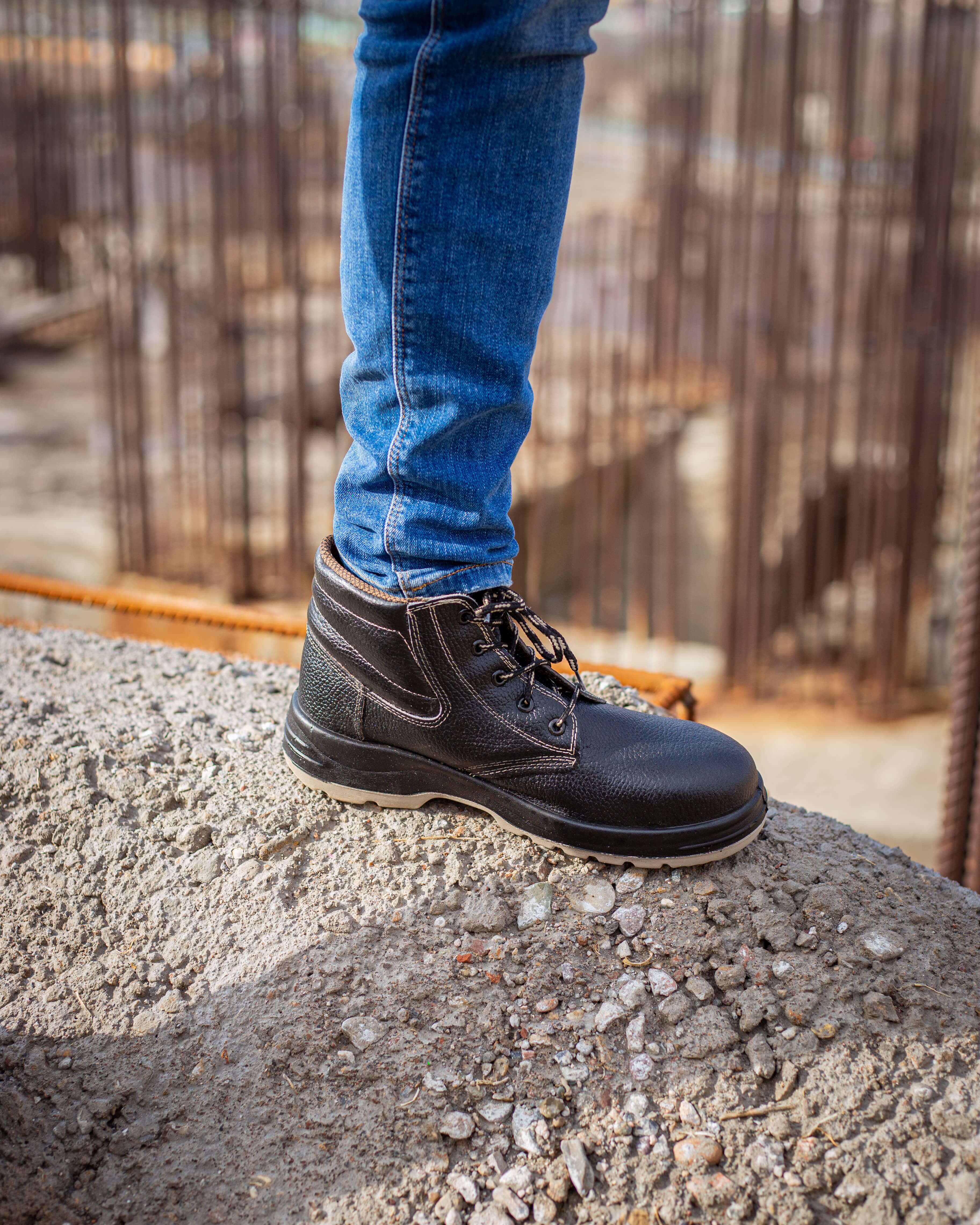 نمای بیرونی کفش ایمنی شهاب